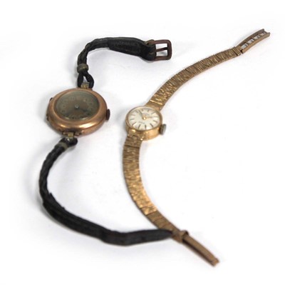 Lot 959 - A ladies 9ct yellow gold wristwatch by Rotary,...