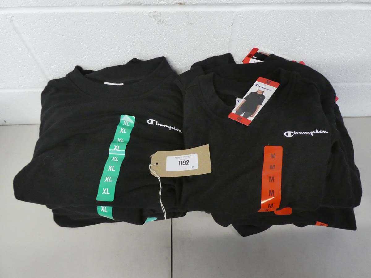 Lot 1192 - Approx. 25 ladies Champion elite short sleeve...