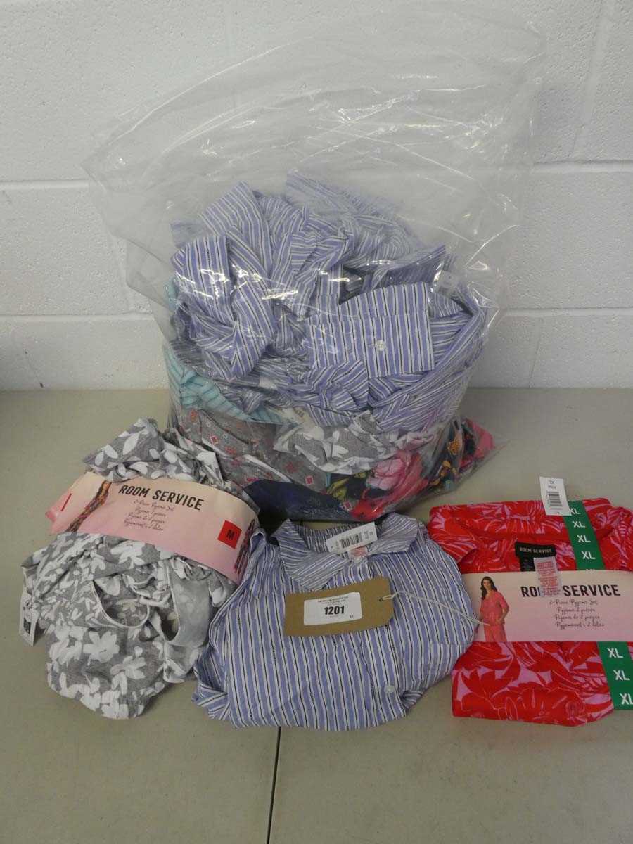 Lot 1201 - A bag containing a large qty of ladies...