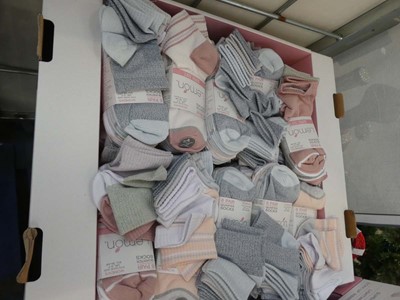 Lot 1221 - A box containing a large qty of ladies Lemon...