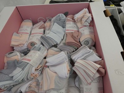 Lot 1222 - A box containing a large qty of ladies Lemon...