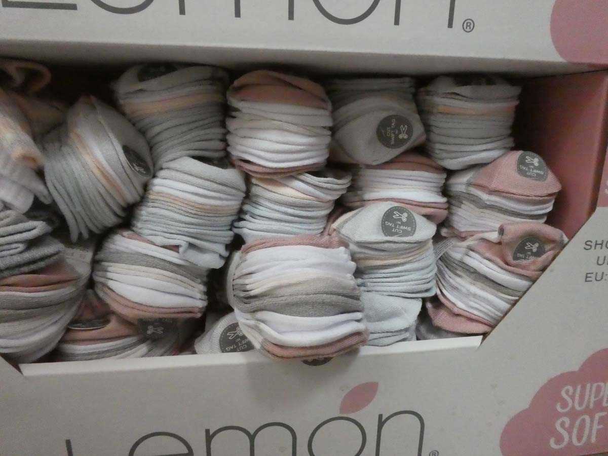 Lot 1228 - A box containing a large qty of ladies Lemon...