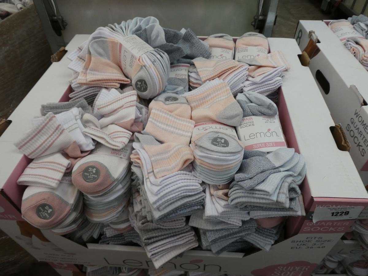 Lot 1229 - A box containing a large qty of ladies Lemon...