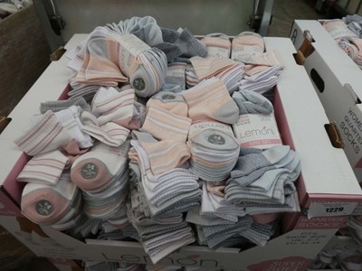 Lot 1229 - A box containing a large qty of ladies Lemon...