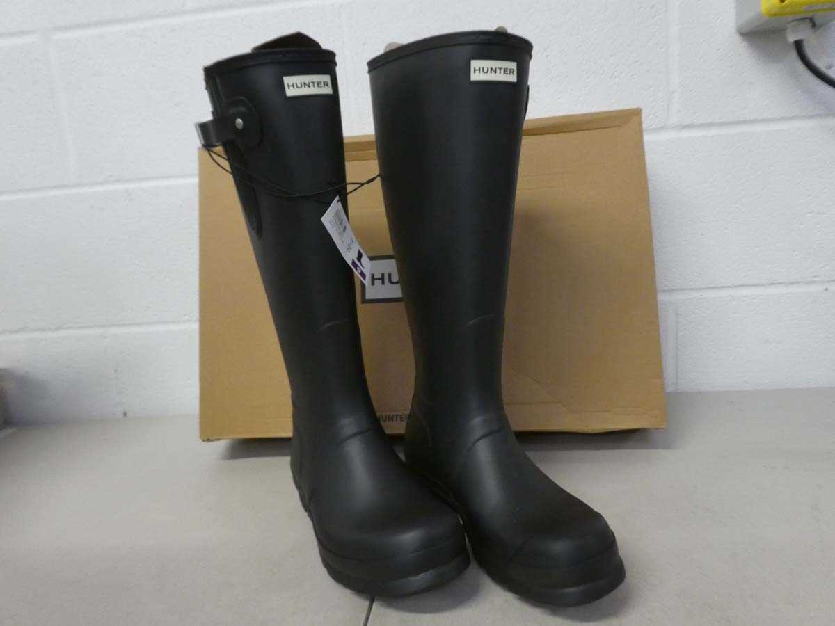 Lot 1260 - Boxed pair of Hunter 'cascade side adjustable'...