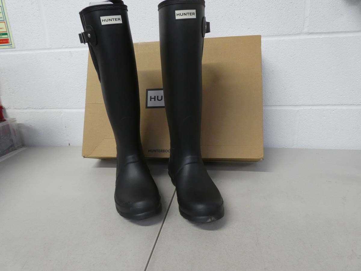 Lot 1261 - Boxed pair of Hunter 'cascade side adjustable'...