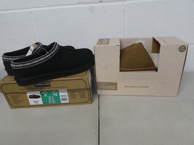 Lot 1277 - x2 Boxed pairs of mens slippers to include...