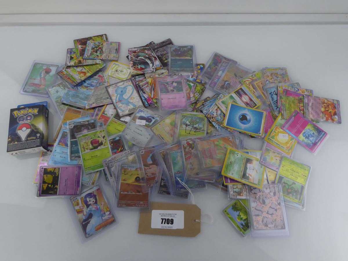 Lot Assortment of Sleeved/Loose & Top Loaded...