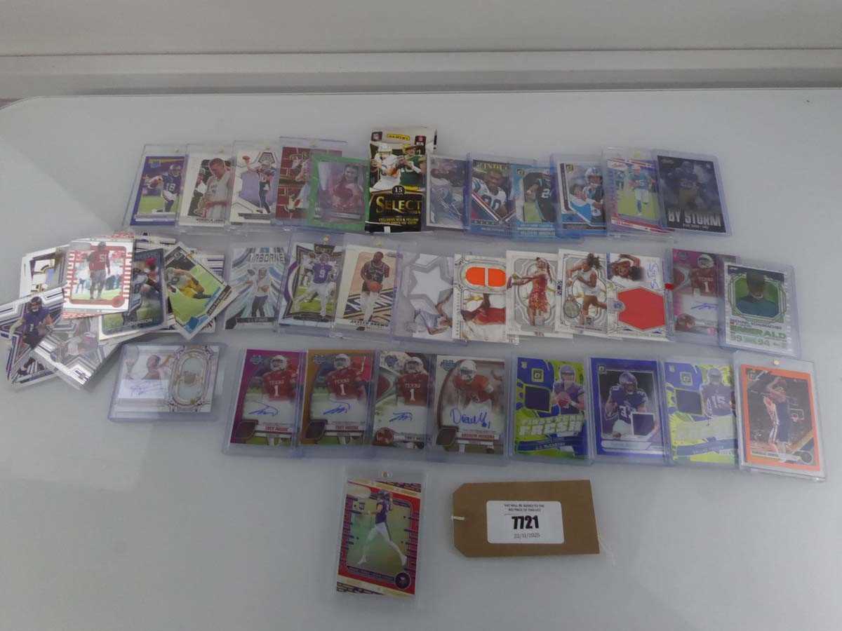 Lot Qty of Top Loaded / Sleeved sports Trading...