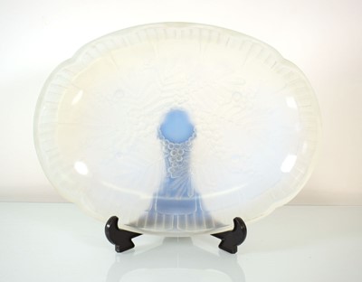 Lot 221 - A French Art Deco opalescent glass bowl by...