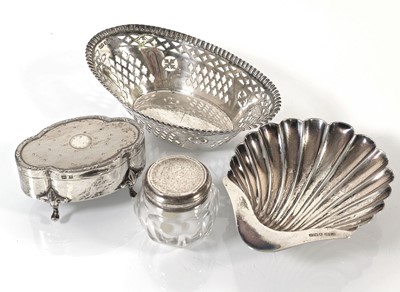 Lot 251 - An Edwardian silver piercework dish by Mappin...