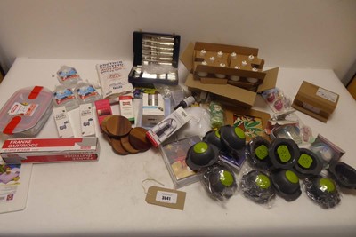 Lot 3841 - Selection of mixed household items to include...