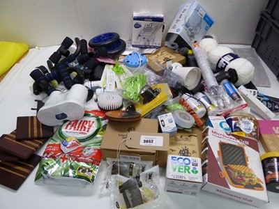 Lot 3652 - Large bag of assorted household items