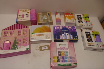 Lot 3781 - Selection of mixed giftsets to include Garnier,...
