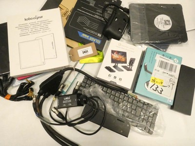Lot 2421 - Mixed lot to include HP Elite USB-C dock unit,...