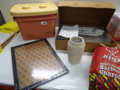 Lot 3669 - 2 storage containers, Kitchen rack, picture...