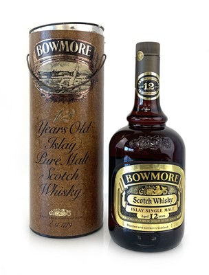 Lot 68 - An old dumpy bottle of Bowmore 12 year old...