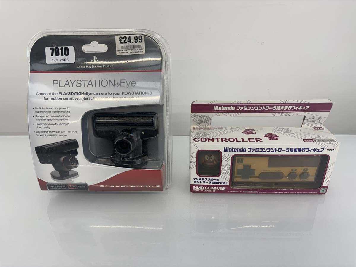 Lot Nintendo Family Computer Mario controller and...