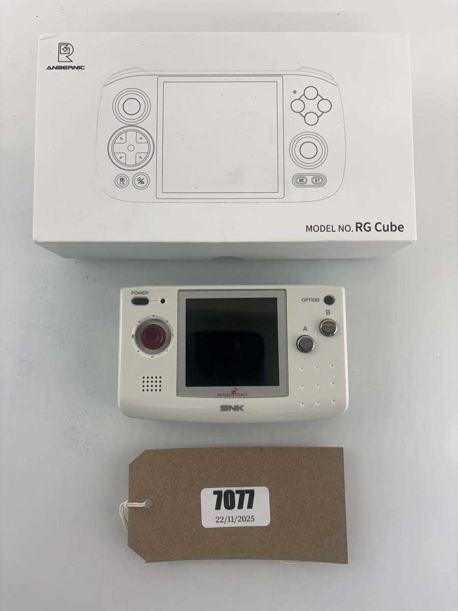 Lot SNK Neo Geo Pocket together with a Anbernic RG...