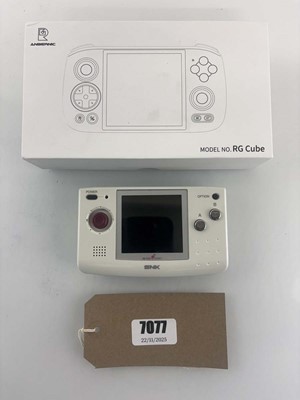 Lot SNK Neo Geo Pocket together with a Anbernic RG...
