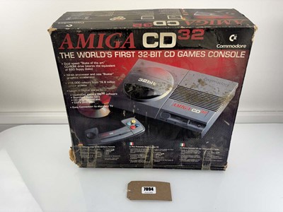 Lot Amiga CD 32 together with qty of games