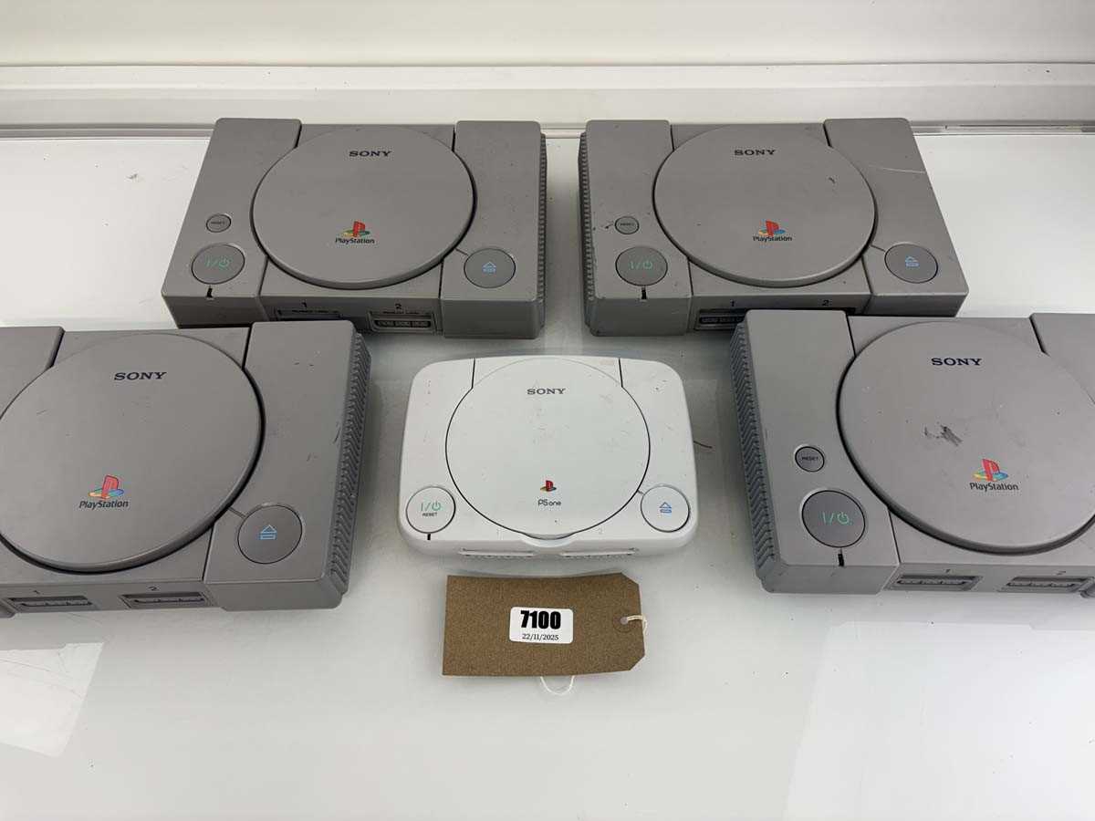 Lot 4x PlayStation 1 consoles together with a PSone
