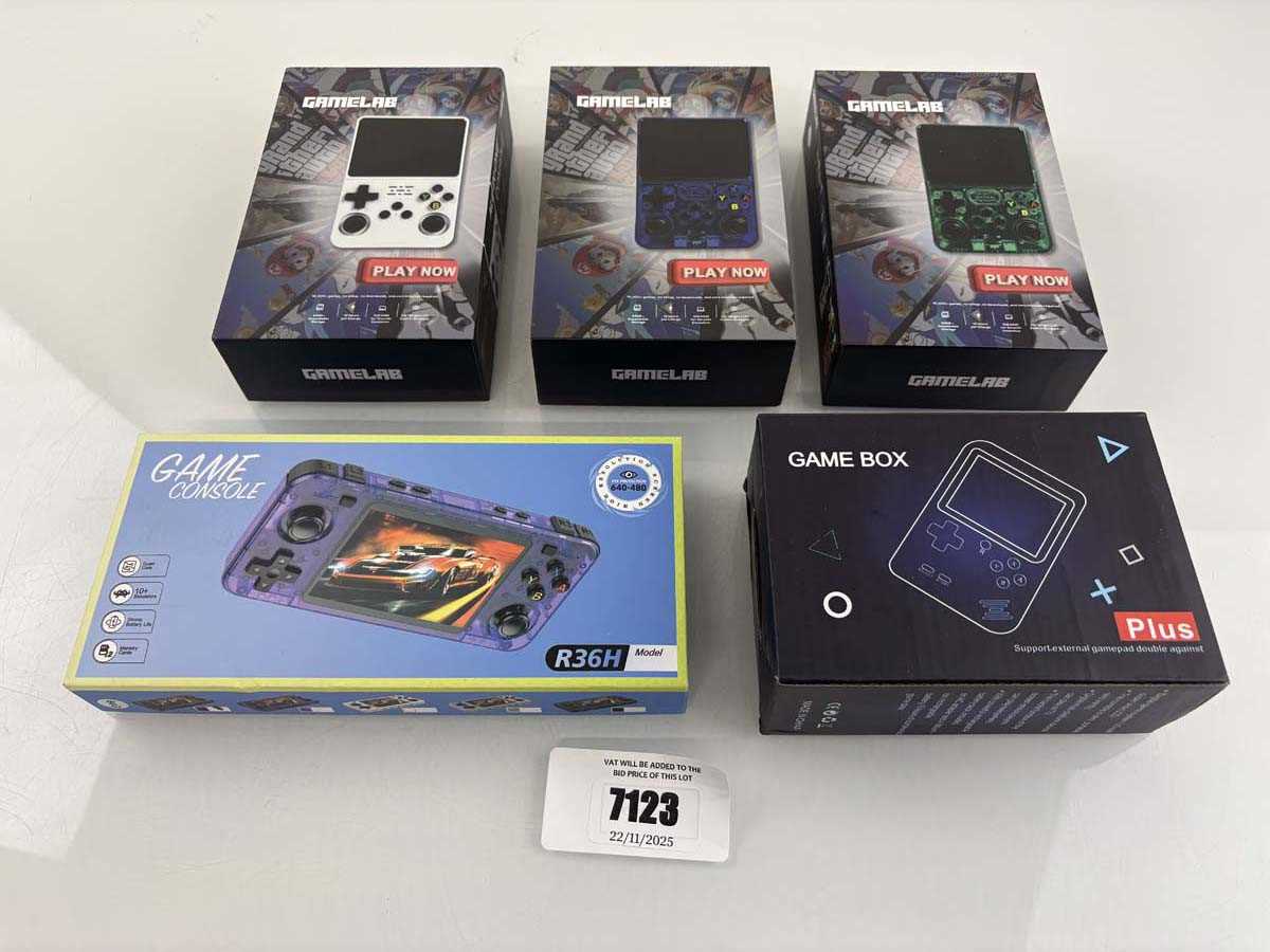 Lot 5x handheld gaming consoles