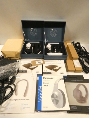 Lot 2423 - Headphones, 2x external CD-ROM drives, 2x Flow...