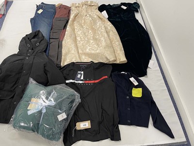 Lot 3795 - Selection of clothing to include Oodie, Levi's,...