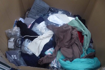 Lot 3804 - Pallet containing mixed ladies and men's clothing