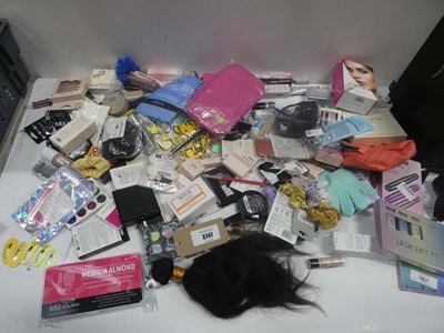 Lot 3747 - Selection of makeup and accessories