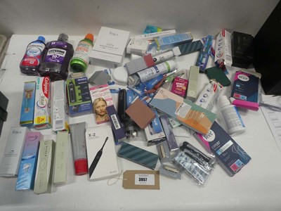 Lot 3957 - Selection of dental and shaving related products