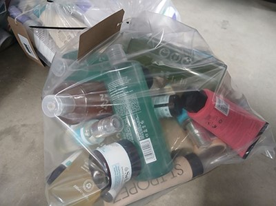 Lot 3965 - Selection of branded products to include Man...