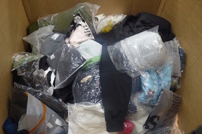 Lot 3847 - Pallet containing mixed ladies and men's clothing