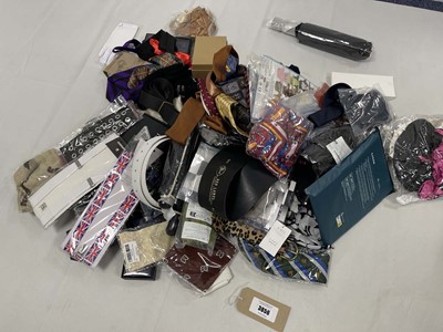 Lot 3856 - Selection of various accessories