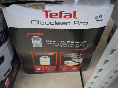 Lot 1673 - Boxed Tefal oleoclean pro fryer
