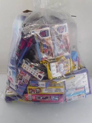 Lot 7768 - Large Qty of assorted sport Trading Card...