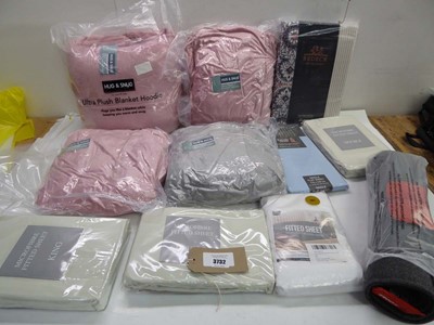 Lot 3732 - Stoov heated mat, Hug & Snug blanket hoodies,...