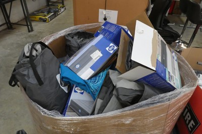 Lot 2026 - Pallet containing Sealy air beds