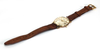 Lot 886 - A gentleman's 14ct yellow gold wristwatch by...
