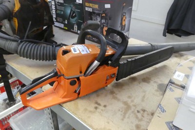 Lot 2468 - Petrol chainsaw