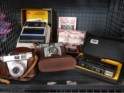 Lot 1510 - Assorted vintage camera equipment incl. Kodak...