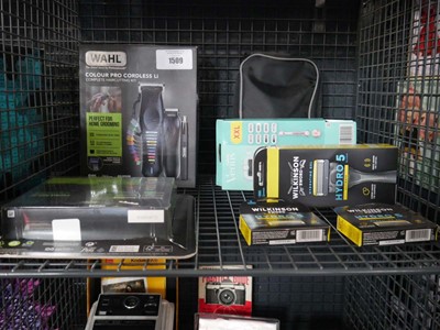 Lot 1509 - Whal Colour Pro cordless LI hair cutting kit...