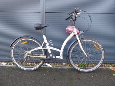 Lot 4024 - Decathlon Grey town bike with helmet