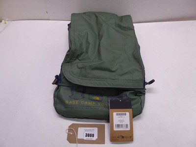 Lot 3869 - The North Face 32l Base camp voyager backpack