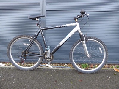 Lot 4044 - Raleigh Freeride LX black and grey bicycle