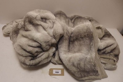 Lot 3409 - x2 throws