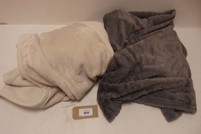 Lot 3412 - x2 throws