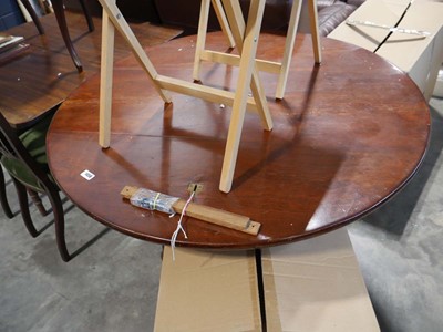 Lot 1458 - Round cherry wood table with pedestal