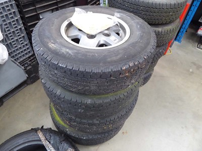 Lot 4064 - Four 16" Range Rover alloy wheels with...